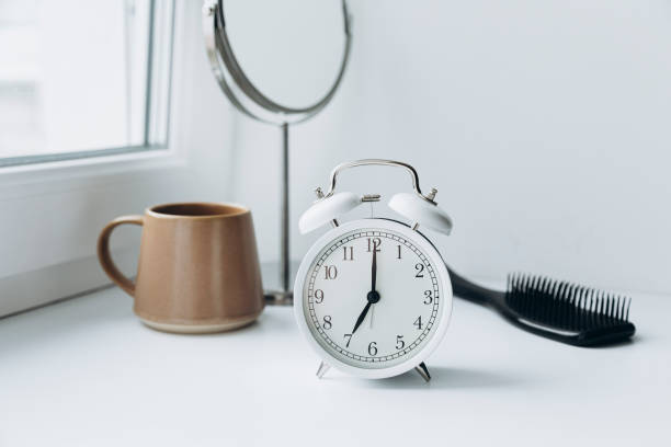 Wecker und Morgenroutine für eine konstante Aufstehzeit